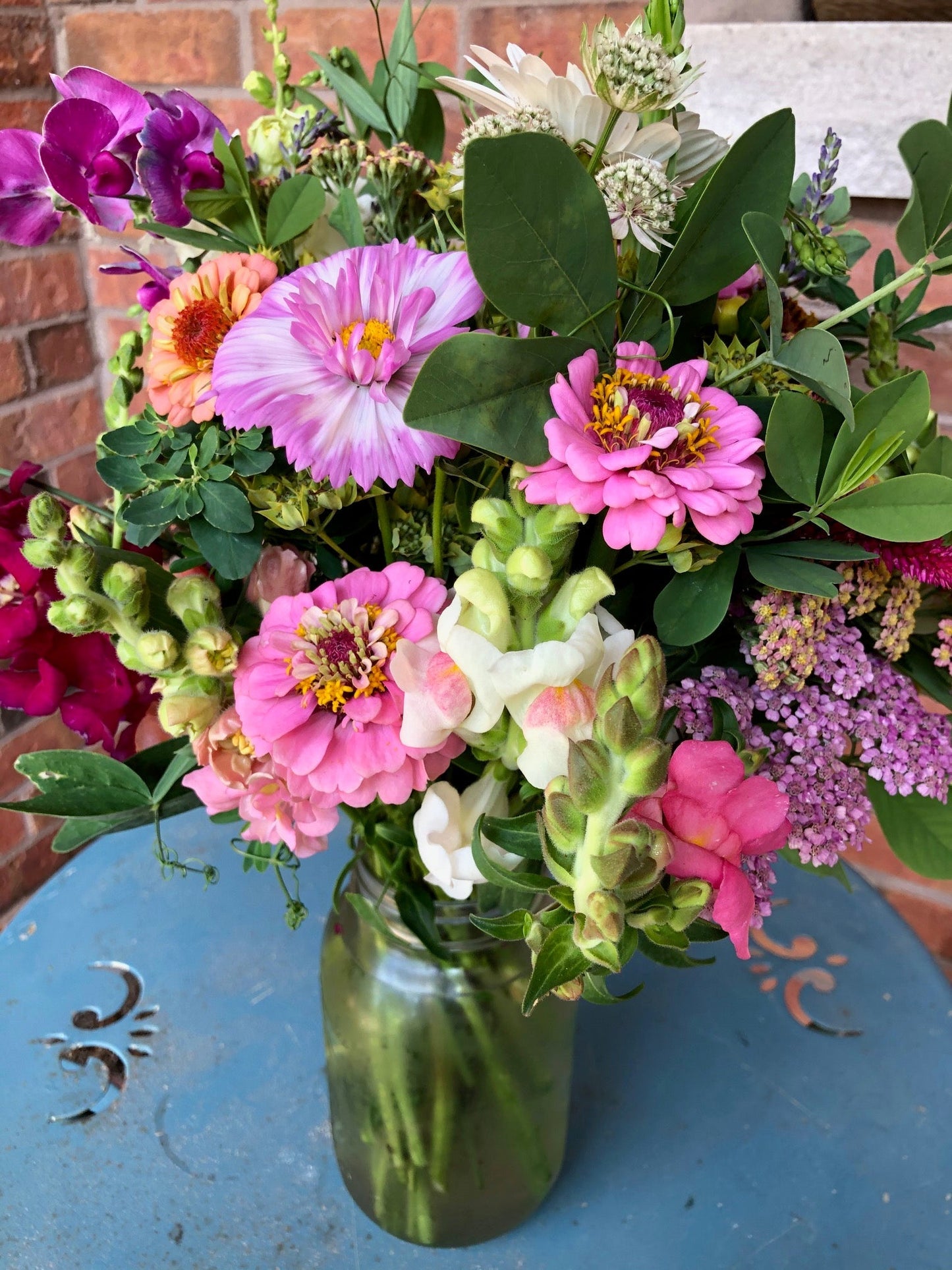 Cut-Your-Own Flowers - 4 Weekday Mason Jars in August 2024